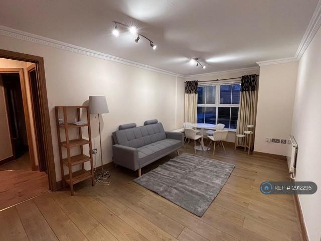 Sandringham Court, Kingston Upon. 2 bed flat to rent £2,250 pcm £519 pw