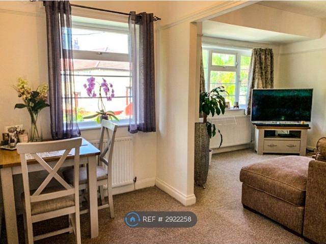 Sandringham Crescent, Leeds LS17, 2 bed maisonette to rent, £930 pcm | PrimeLocation