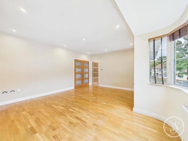 Sandringham Drive, Leeds LS17, 2 bed flat to rent, £950 pcm | PrimeLocation