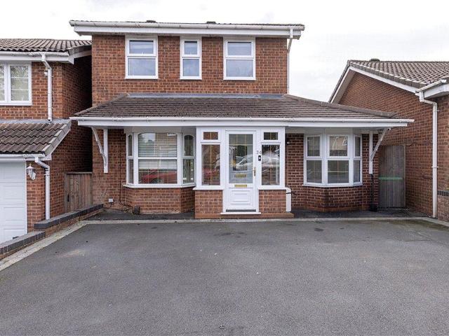 Sandringham Drive, Rowley Regis, West. 3 bed detached house to rent £1,400 pcm £323 pw