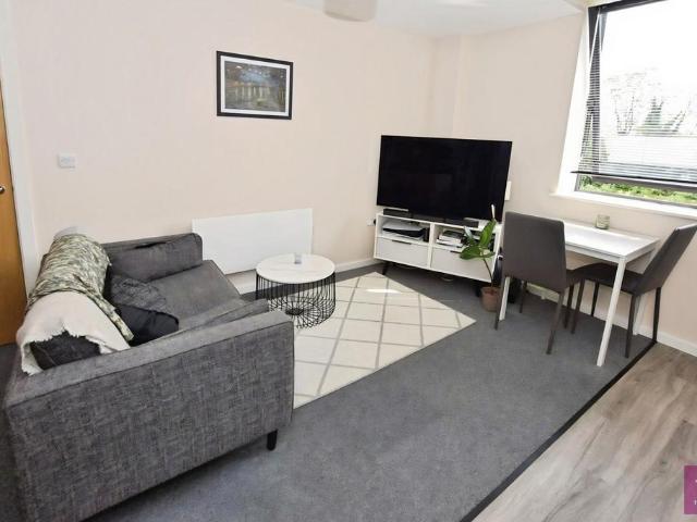 Sandringham House, 15 Windsor Street. 1 bed flat to rent £1,050 pcm £242 pw