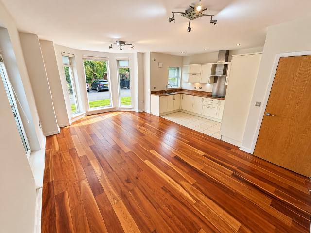 Sandringham House, Harrogate Road LS17, Leeds, 2 bed flat to rent, £1,450 pcm | PrimeLocation