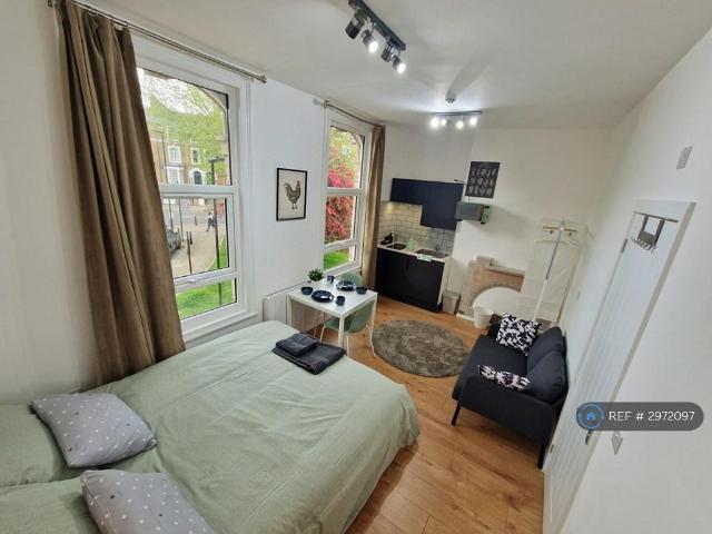 Sandringham Road, London, E8 Studio to rent £1,790 pcm £413 pw