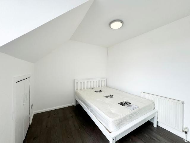 Sandringham Road, London NW11, Studio to rent, £1,050 pcm | PrimeLocation