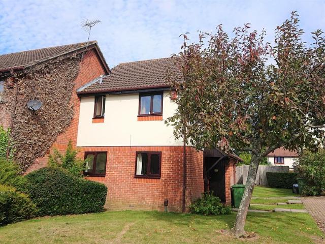 Sandringham Road, Petersfield. 1 bed semi detached house to rent £975 pcm £225 pw