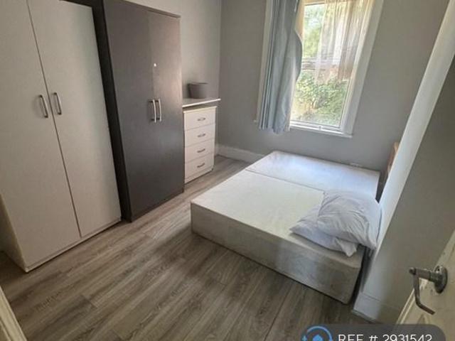 Sandringham Road, Thornton Heath, CR7 3 bed terraced house to rent £2,550 pcm £588 pw