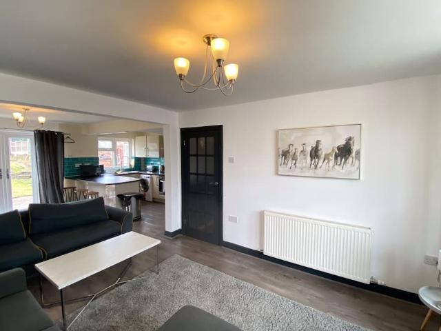 Sandwell, B43 5NH, United Kingdom | 3 bed house for rent #117333720 | Rentberry