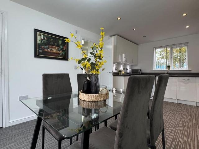Sandwell, B66 2SB, United Kingdom | 3 bed house for rent #176021554 | Rentberry
