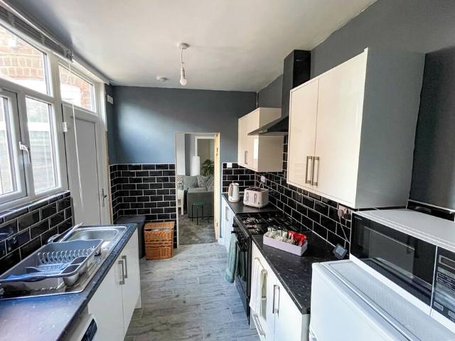 Sandwell, B69 4AU, United Kingdom | 4 bed house for rent #109115941 | Rentberry