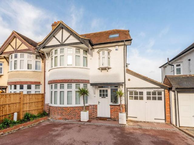 Sandy Way, Shirley, Croydon, CR0 4 bed terraced house to rent £3,500 pcm £808 pw