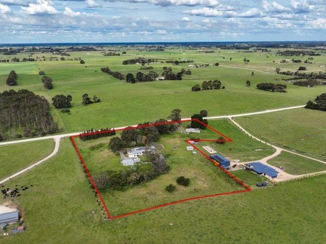 Sandy Acres Peaceful Country Living on Approximately 6 Acres