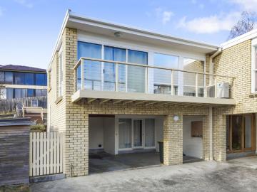 Sandy Bay, 1/8 Dalkeith Court