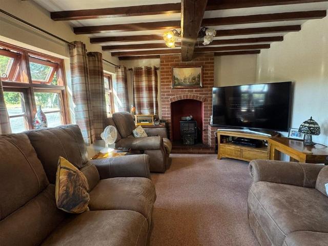 Sandy Cross, Edvin Loach, Bromyard