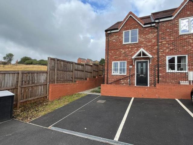 Sandy Grove, Mansfield, NG18 2 bed semi detached house to rent £930 pcm £215 pw