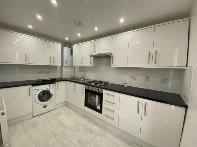 Sandy Hill Road, London SE18, 2 bed maisonette to rent, £2,100 pcm | PrimeLocation