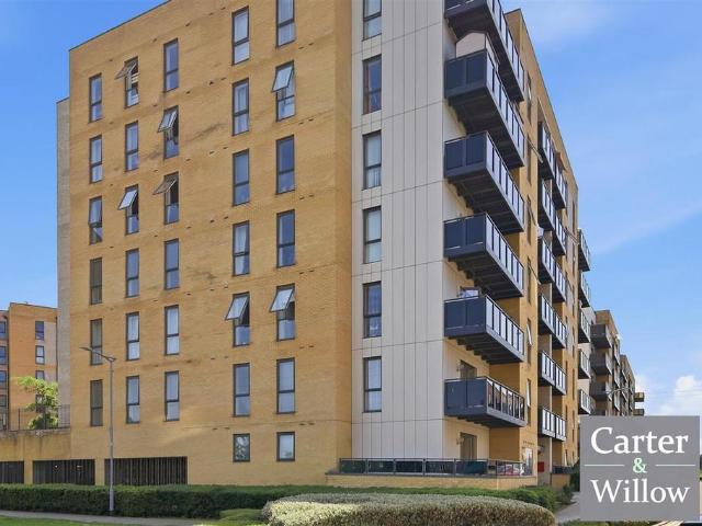Sandy House, Barking, Essex 3 bed apartment to rent £2,200 pcm £508 pw