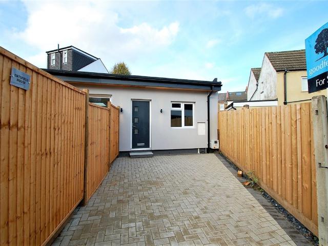 Sandy Lane North, Wallington SM6, 1 bed bungalow to rent, £1,500 pcm | PrimeLocation