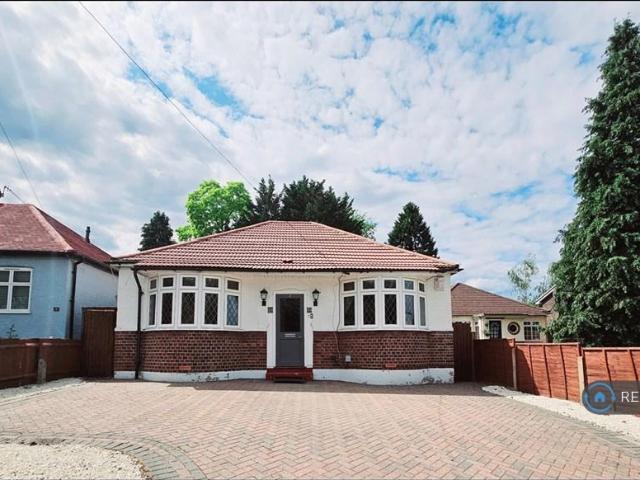 Sandy Lane, Orpington, BR6 4 bed bungalow to rent £2,399 pcm £554 pw