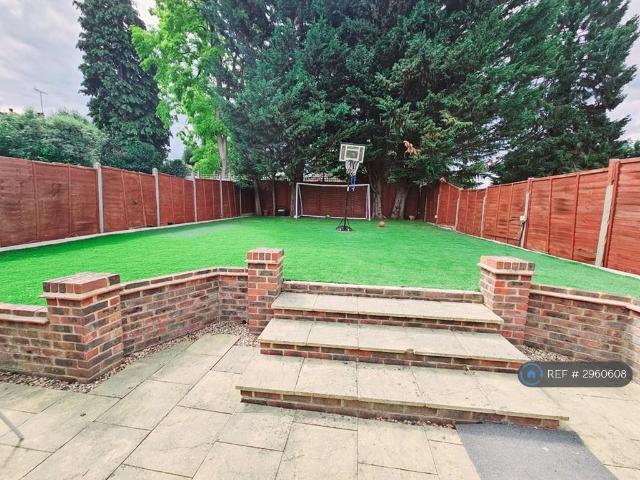 Sandy Lane, Orpington, BR6 4 bed bungalow to rent £2,499 pcm £577 pw