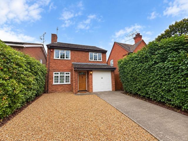 Sandy Lane, Farnborough GU14, 3 bed detached house to rent, £2,100 pcm | PrimeLocation