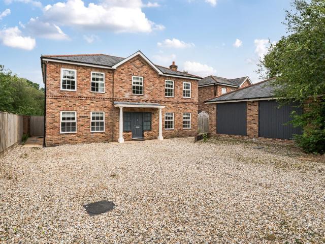 Sandy Lane, Pamber Heath, Tadley RG26, 4 bed detached house to rent, £3,750 pcm | PrimeLocation