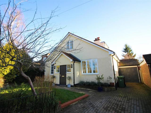 Sandy Lane, Woking GU24 3 bed chalet to rent £2,600 pcm £600 pw