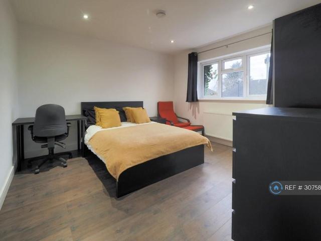 Sandymount Avenue, Stanmore, HA7 1 bed in a house share to rent £1,050 pcm £242 pw