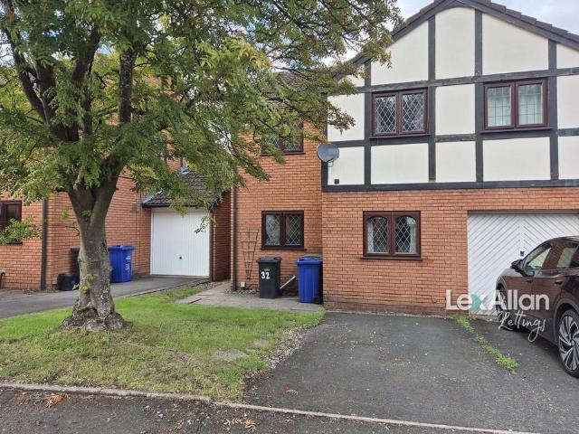 Sandyacre Way, Stourbridge 3 bed semi detached house to rent £1,050 pcm £242 pw