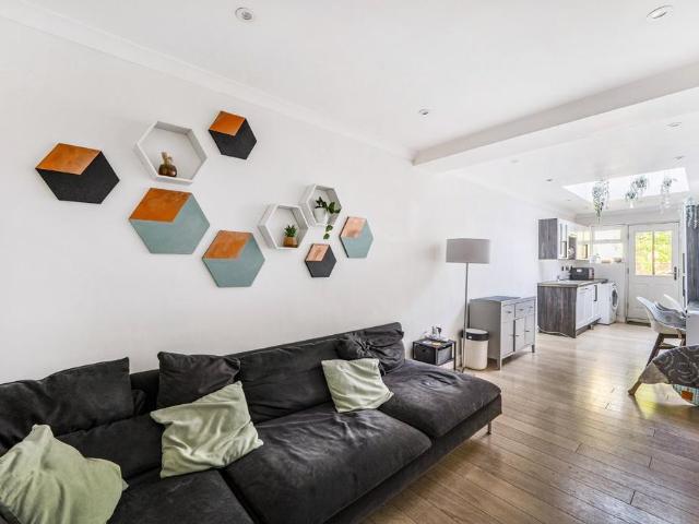 Sandycombe Road, Richmond, Surrey, TW9 2 bed terraced house to rent £4,000 pcm £923 pw