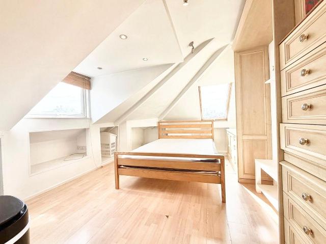 Sandycombe Road, Richmond TW9, Studio to rent, £1,400 pcm | PrimeLocation