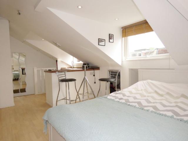 Sandycombe Road, Richmond, TW9 2EQ