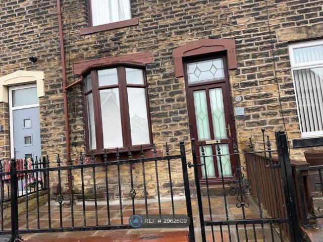 Sandygate Terrace, Bradford BD4, 3 bed terraced house to rent, £1,200 pcm | PrimeLocation