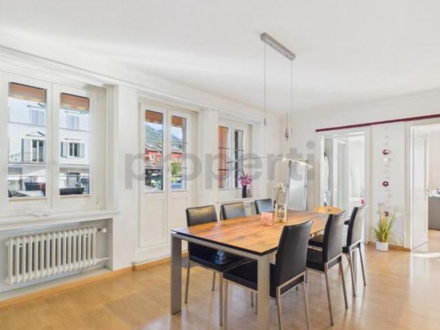 Sanfte Aussicht in Schüpfheim, Fünf Schlafzimmer für viel Platz, Renoviertes Traditionsgebäude mit Balkon