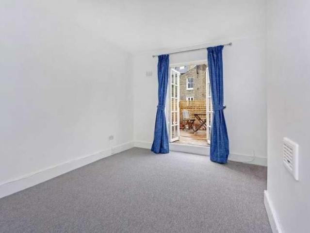 Sangora Road, SW11