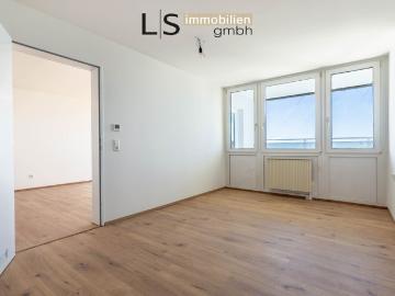 Saniert* Attraktive 2 Zimmer Wohnung mit Süd Balkon & Aussicht über Korber Höhe + KFZ Stellplatz!