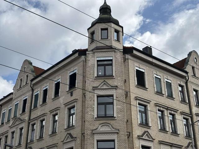 Saniert im Altbau: Zweizimmerwohnung in historischem Leipziger Mehrfamilienhaus