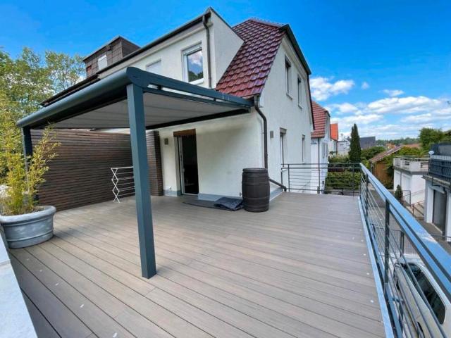 Saniert und renoviert. Hochwertige Wohnung mit großer Terrasse