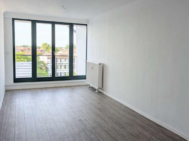 Saniert: 3 Raum Wohnung mit Terrasse in Stadtfeld Ost