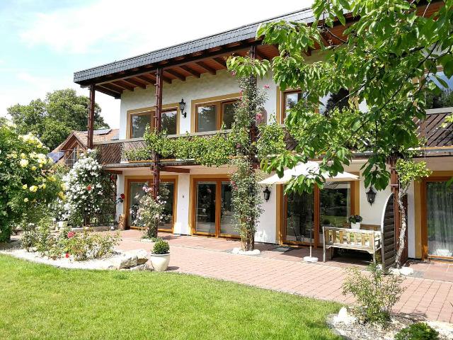 Sanierte 4 Raum DG Wohnung mit Balkon und Einbauküche im Göttinger Umland