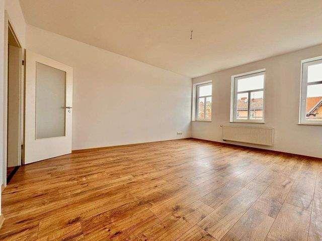 Sanierte 4 Raum Maisonettewohnung mit Dachterrasse
