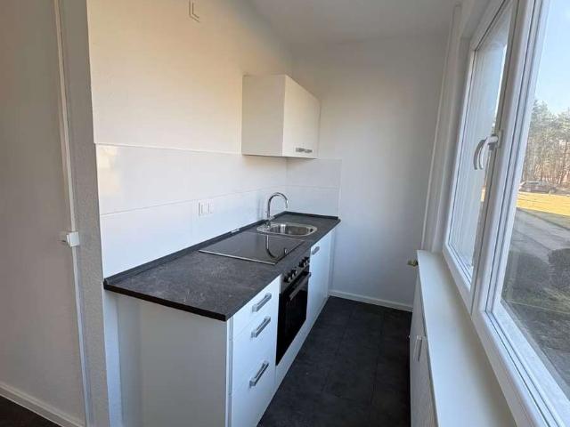 Sanierte 4 Raum Wohnung mit neuer Einbauküche & Balkon – ideal für Familien oder WG – direkt an der