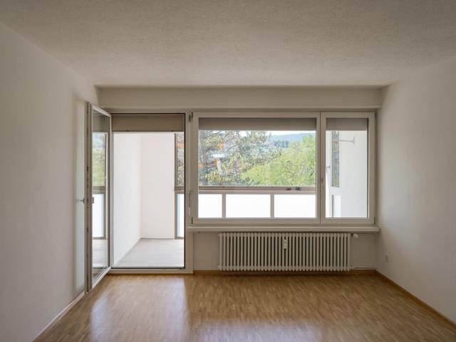 Sanierte 4 Z. Wohnung mit Wintergarten Balkon und Aussicht