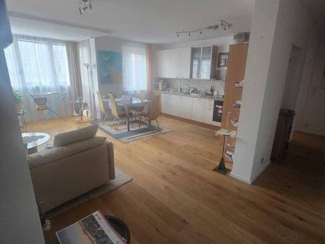 Sanierte 4 Zimmer Wohnung mit TG Stellplatz in Wilten – bestehendes Wohnungsgebrauchsrecht