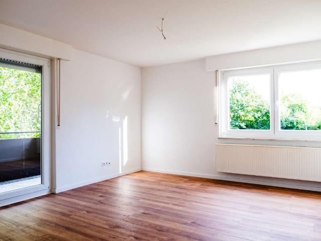 Sanierte 4 Zimmer Wohnung mit Balkon als Kapitalanlage
