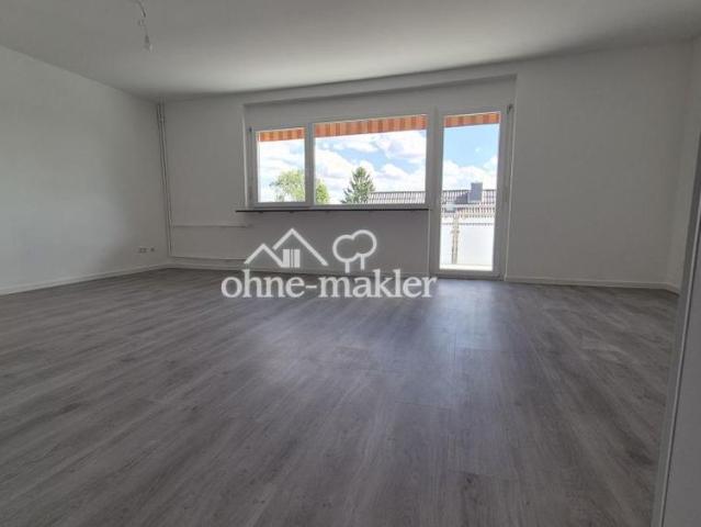Sanierte 4 Zimmer Wohnung mit Balkon & Einbauküche