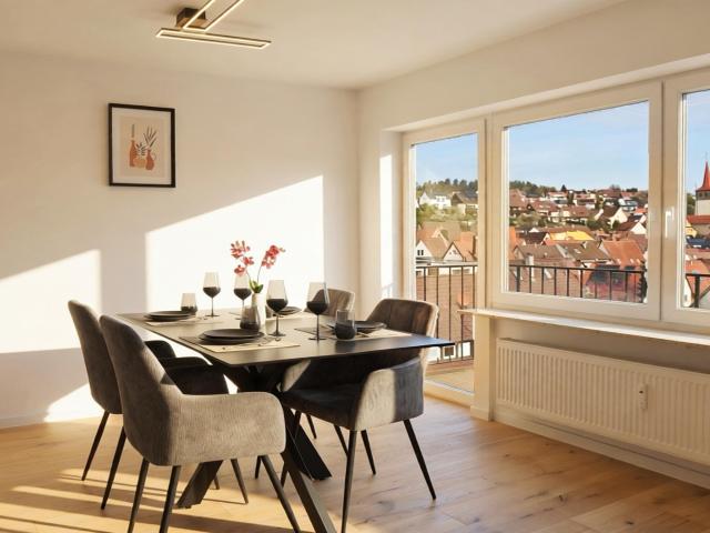 Sanierte 4 Zimmer Wohnung mit Balkon & traumhafter Aussicht