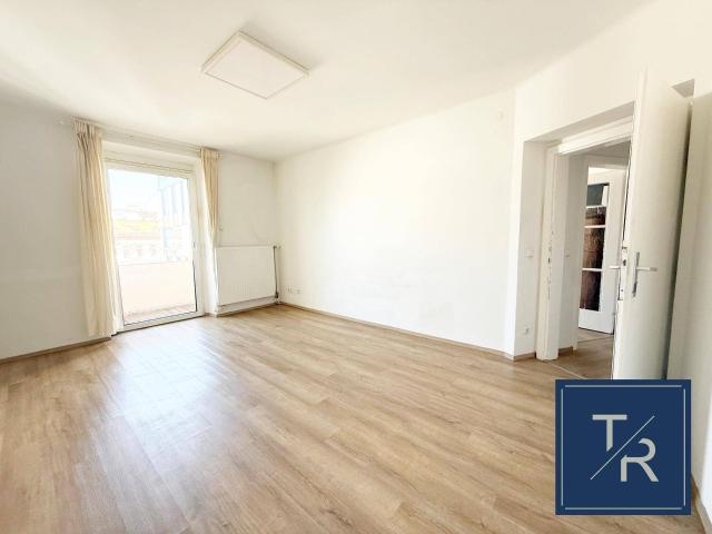 Sanierte 4 Zimmer Wohnung mit Balkon und Lift im Zentrum