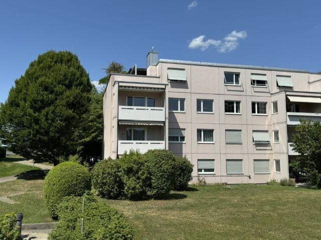 Sanierte 4 Zimmer Wohnung mit Südbalkon und Tiefgarage in Greifensee