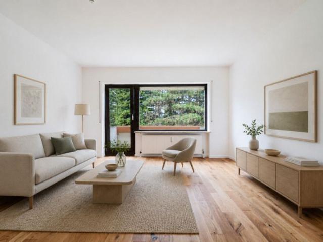 Sanierte 4 Zimmer Dachgeschosswohnung mit 3 Balkonen und TG Stellplatz