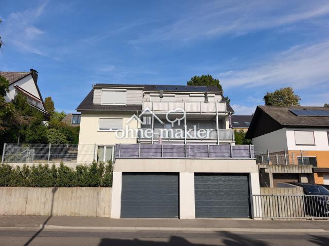 Sanierte 4 Zimmer Erdgeschosswohnung mit großem Balkon und Gartenbereich